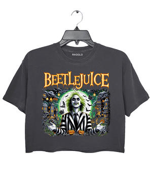 Ragglo gray cropped top with a Beetlejuice graphic, showcasing the famous character in his striped suit and a haunted scene in the background, perfect for fans of Tim Burton.